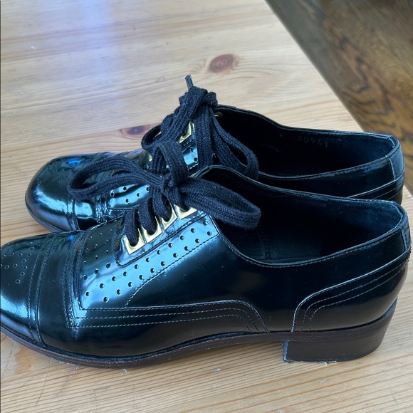 Chanel Black Patent Leather shoes with Gold Details Size 37C Luxury Old Money - Picture 4 of 7